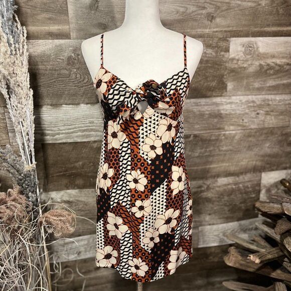 Forever 21 tie-front sundress - Picture 1 of 7